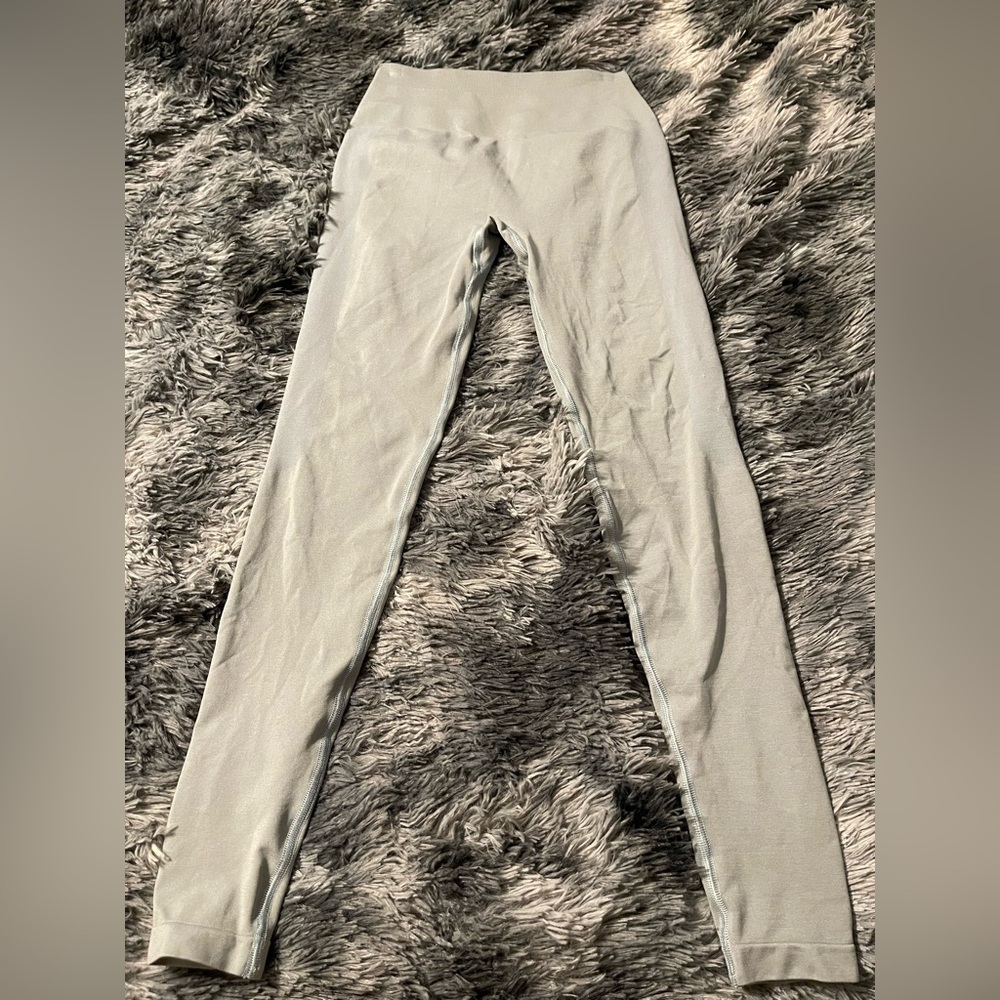 ALPHALETE  - Light Gray , AMPLIFY Women's Seamless Scrunch Legging